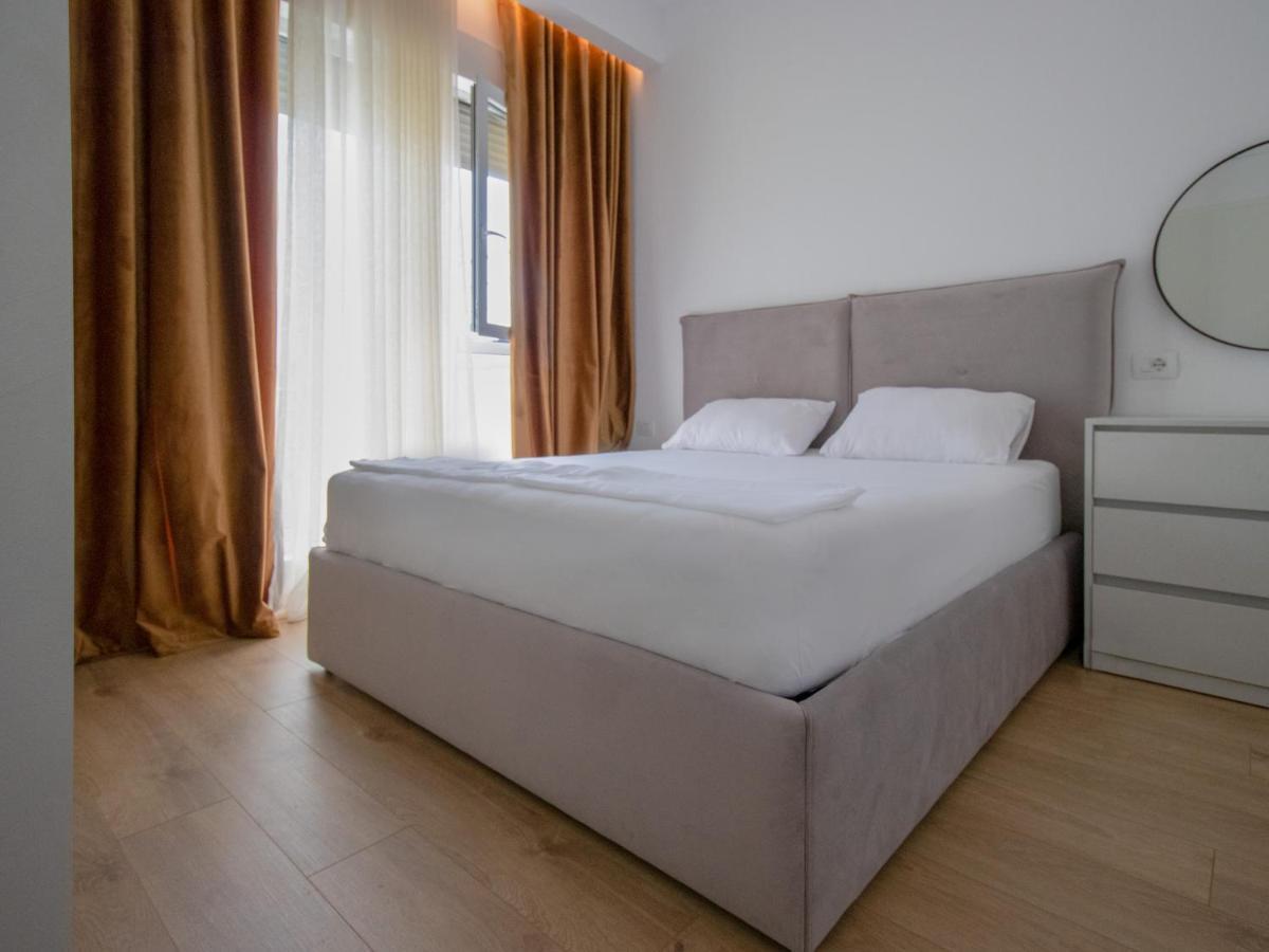 Luxury Rooftop 23 Panzió Tirana Kültér fotó