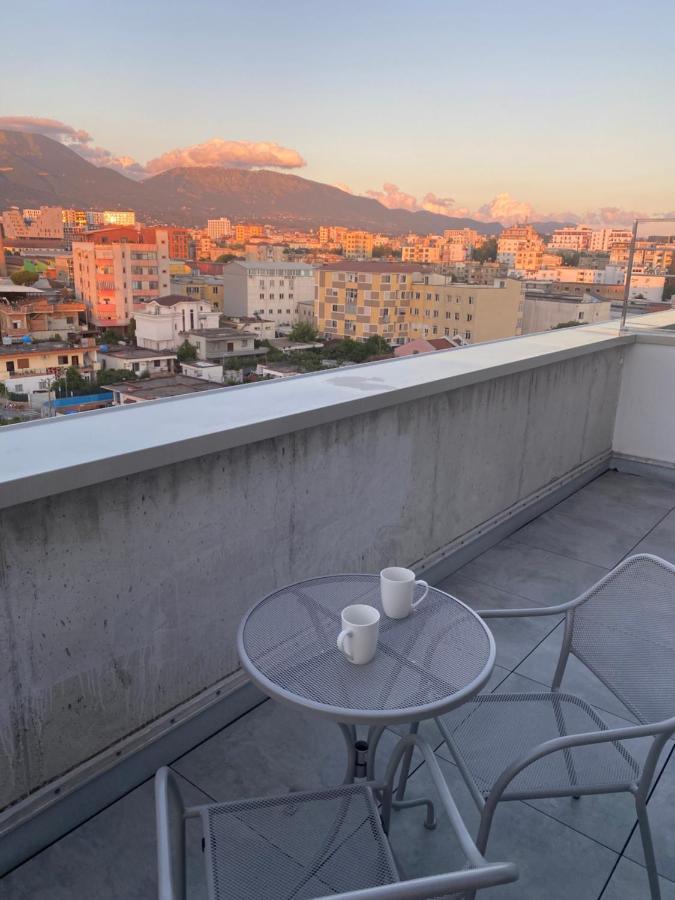 Luxury Rooftop 23 Panzió Tirana Kültér fotó
